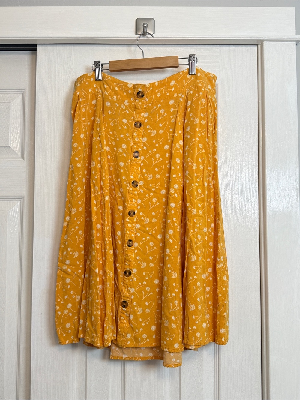 🌵 3 for $20 Torrid midi length skirt